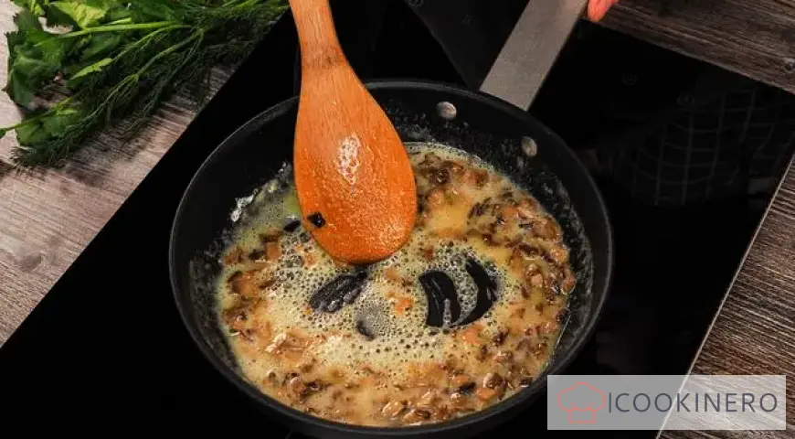 Salsa di funghi da funghi secchi