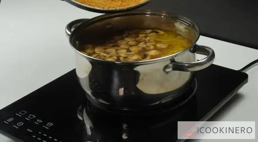 Pilzsuppe mit Fadennudeln