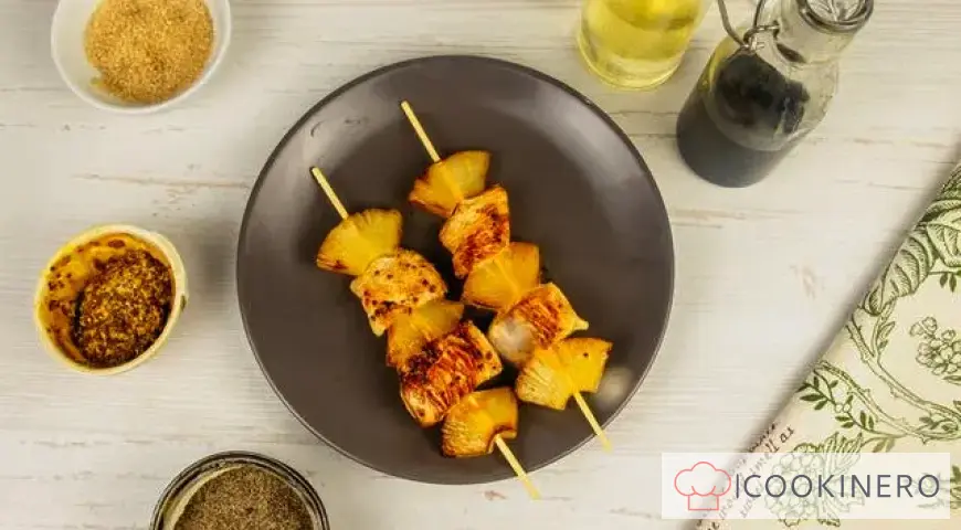 Brochette de poulet et d'ananas
