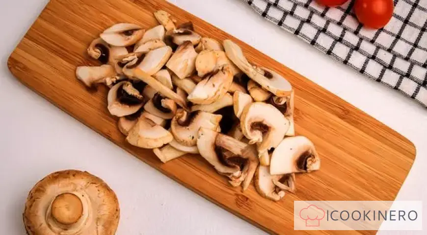 Salade tiède au poulet et aux champignons