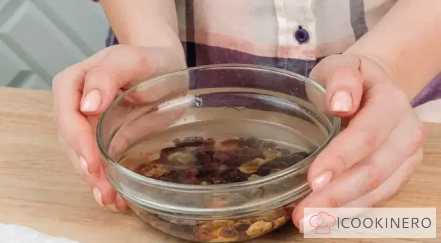 Puff pastry with raisins