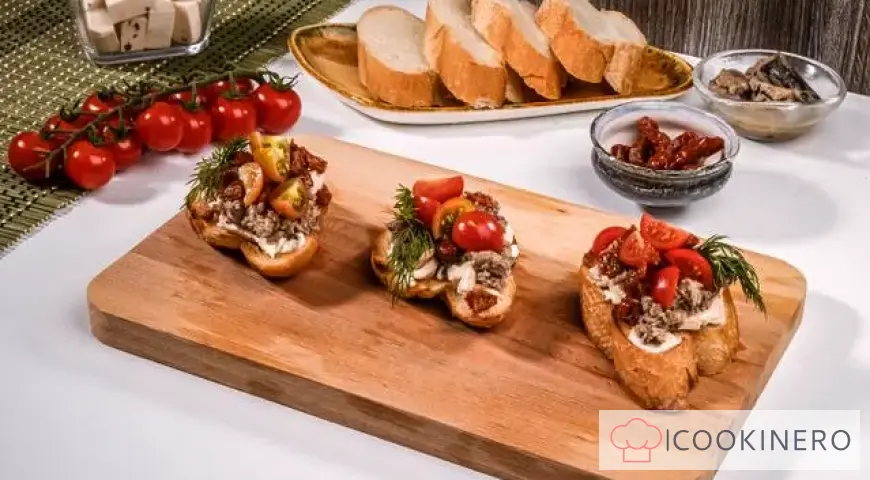 Bruschetta mit Sardinen, Käse und Tomaten