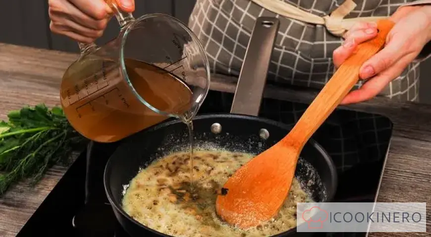 Salsa di funghi da funghi secchi