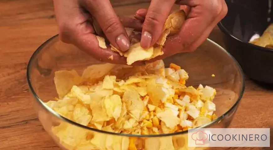 Patatine fritte in un essiccatore per verdure