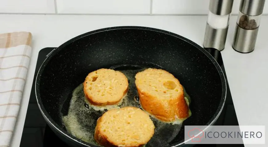 Toast con uovo e aglio