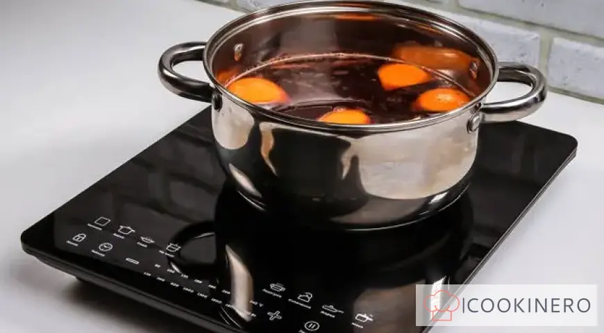 Mulled wine with red wine, orange and spices