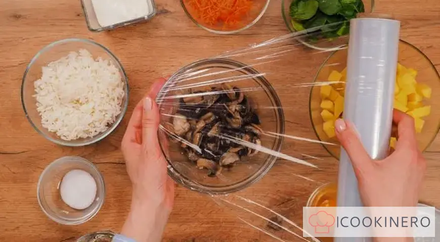 Zuppa con funghi marinati