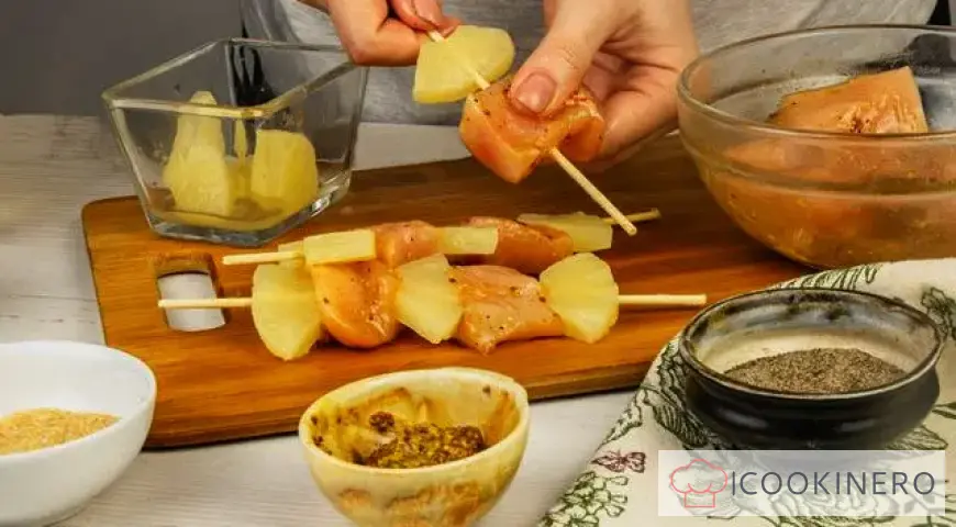 Brochette de poulet et d'ananas