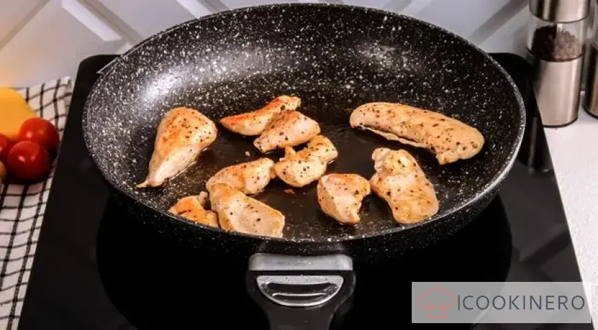 Salade tiède au poulet et aux champignons