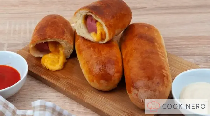 Saucisses en pâte au fromage