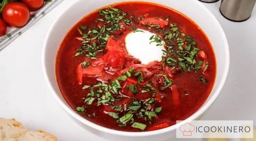 Borscht con pomodori e peperoni
