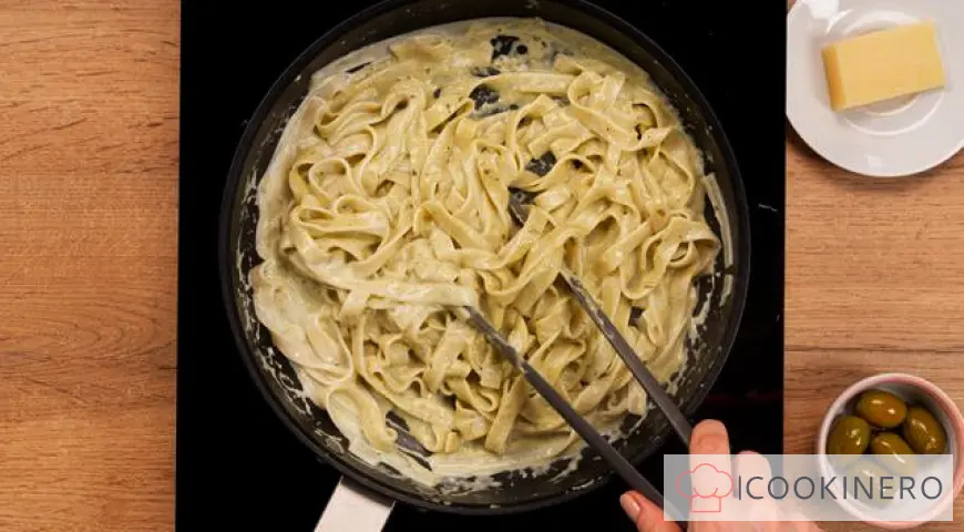 Pasta mit Fertigsauce "Pesto"