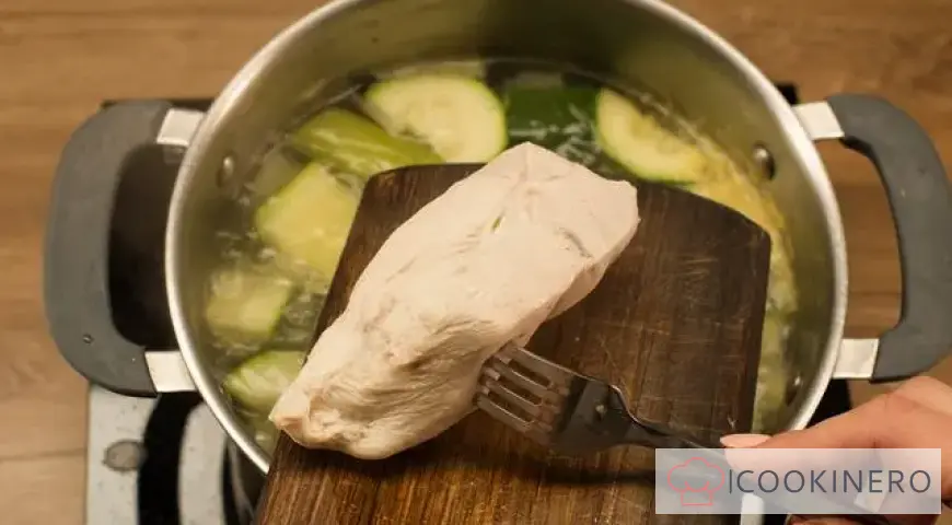 Cream soup with chicken and cream