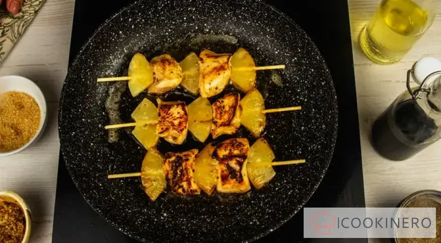 Brochette de poulet et d'ananas