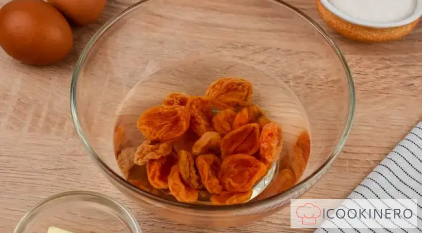 Cottage cheese casserole with dried apricots