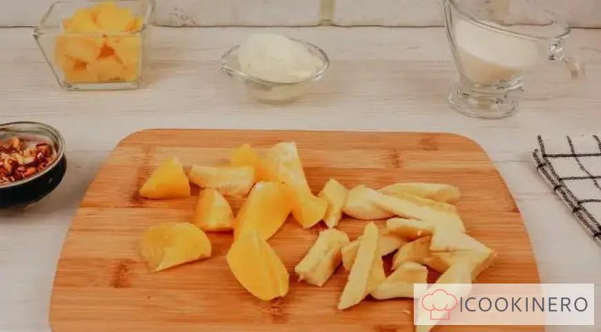 Insalata di frutta con salsa alla panna
