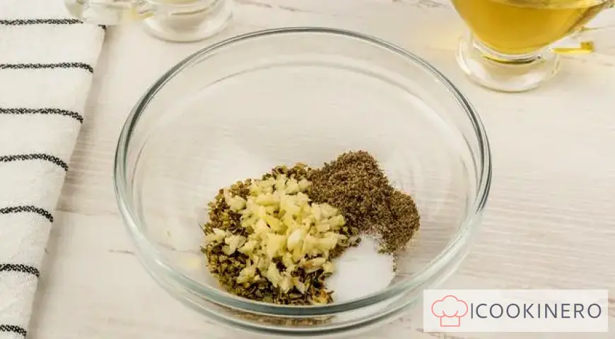 Condimento per insalata greca fatto in casa