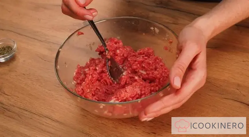Meatballs in sour cream