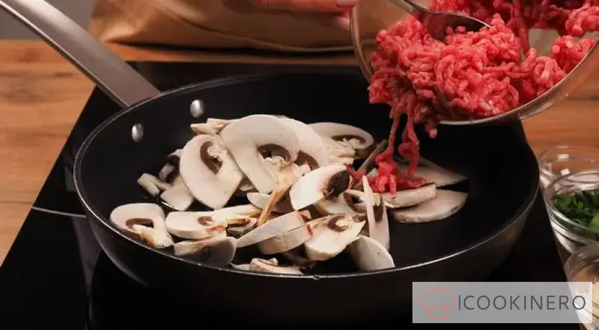Bolognese with mushrooms