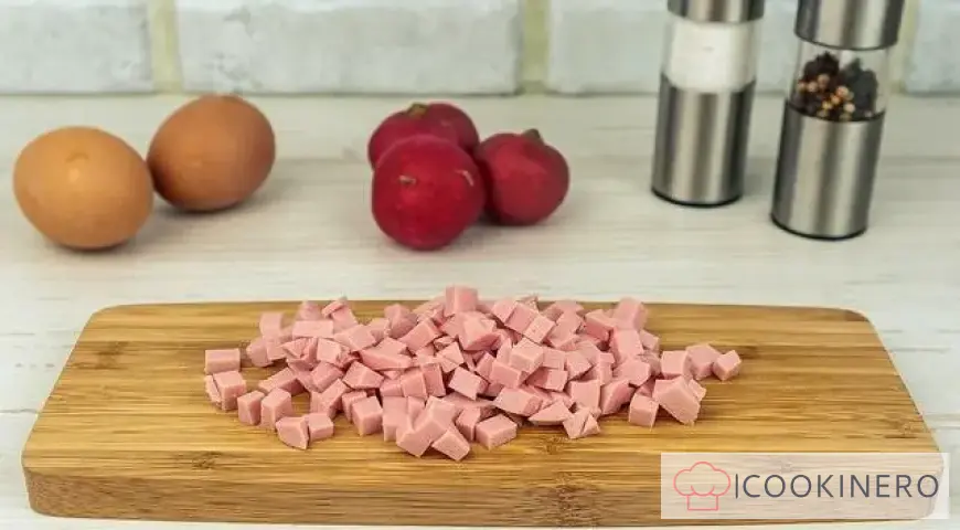 Okroshka su kefir con salsiccia bollita