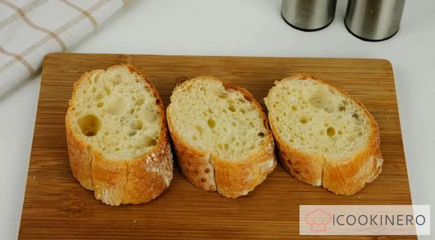 Toast con uovo e aglio