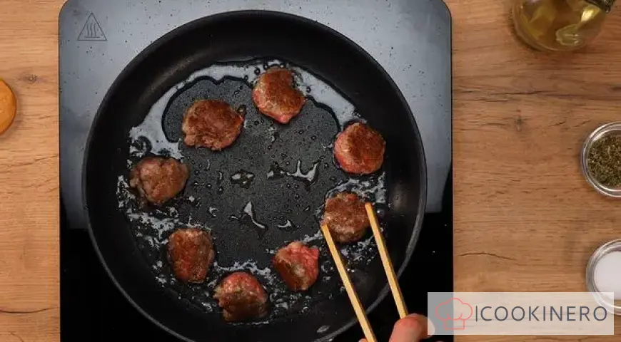 Meatballs in sour cream