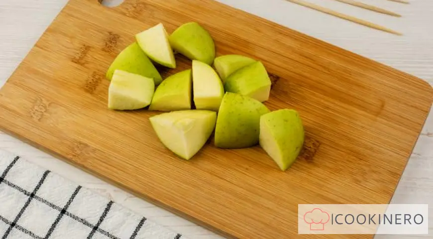 Tartine con kiwi, uva e mela