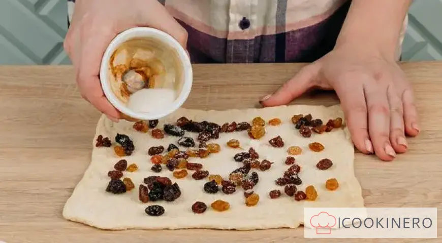 Puff pastry with raisins