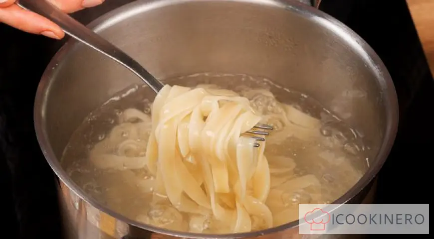 Pasta mit Fertigsauce "Pesto"