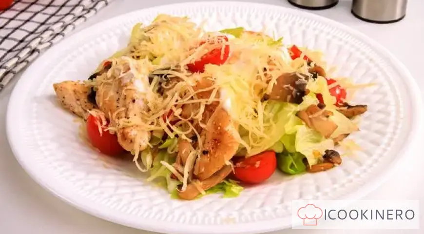 Salade tiède au poulet et aux champignons