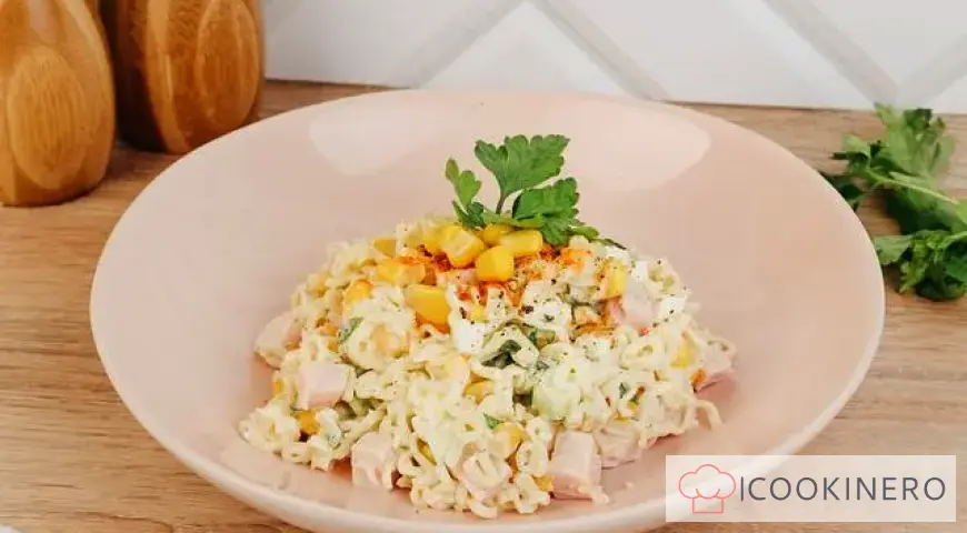Salad with noodles