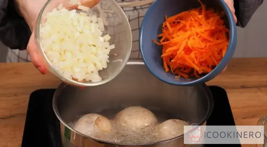 Soupe crémeuse diététique aux champignons