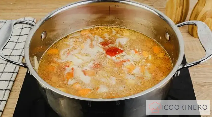 Lagman di maiale con tagliatelle