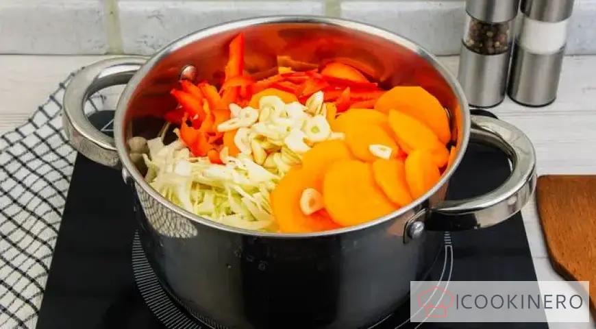 Cabbage with bell pepper for the winter