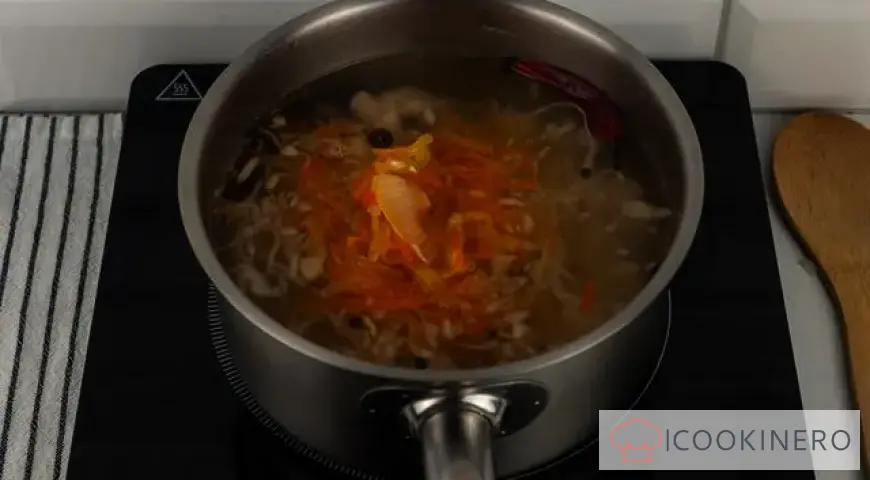 Sauerkraut soup with chicken