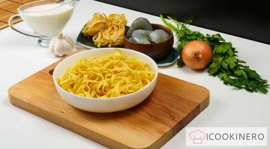 Quick Pasta with Shrimp in Creamy Garlic Sauce