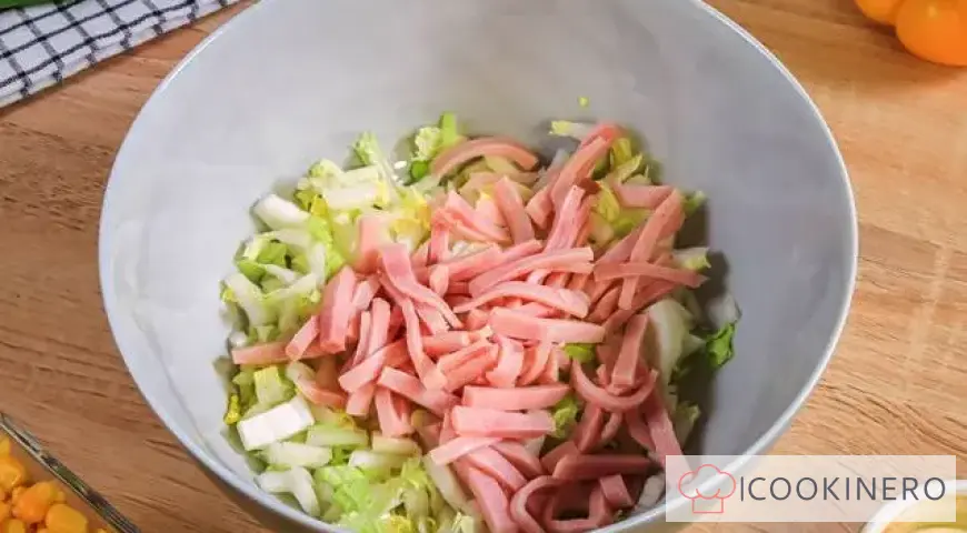 Salad with corn and ham