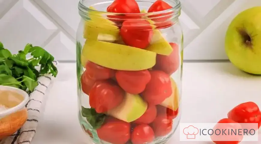 Marinated tomatoes with apples
