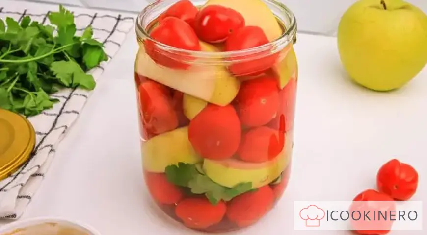 Marinated tomatoes with apples