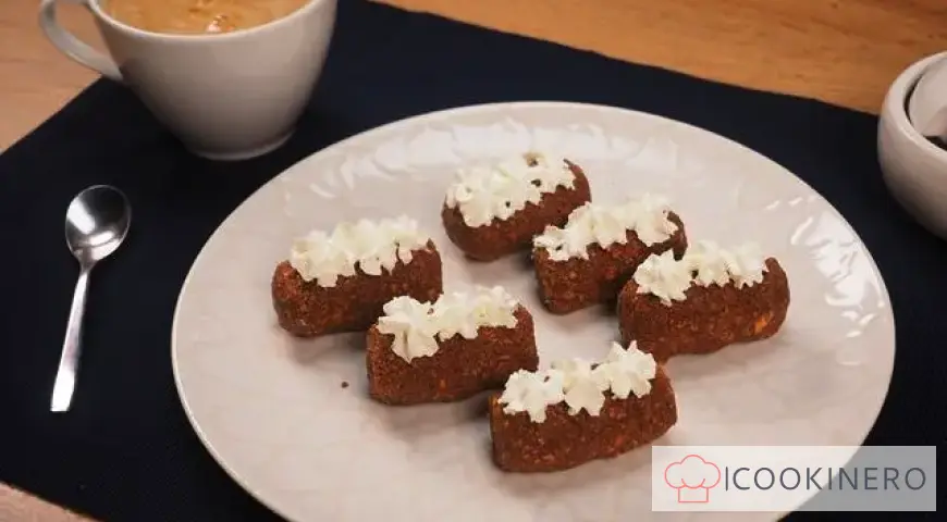 Torta di patate fatta con cracker e latte condensato