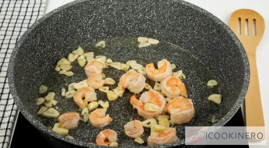 Pasta with shrimp and garlic