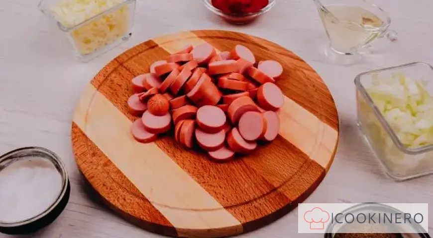Pasta with sausages in tomato sauce