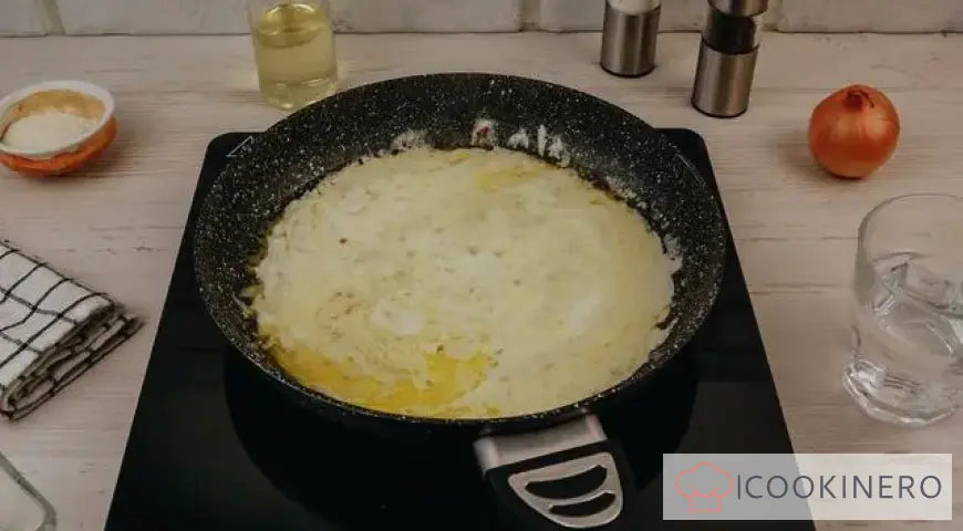 Grechanniki in sour cream sauce