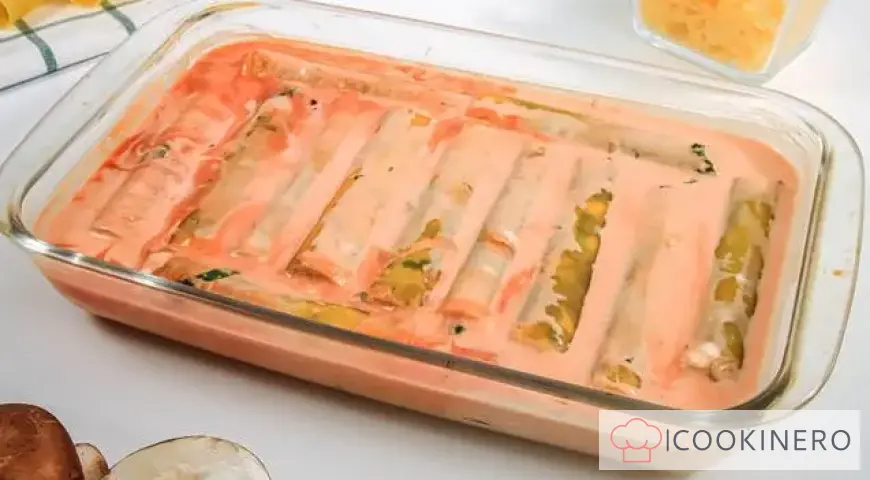 Cannelloni with minced meat and mushrooms