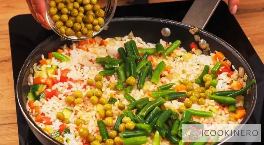 Paella with vegetables