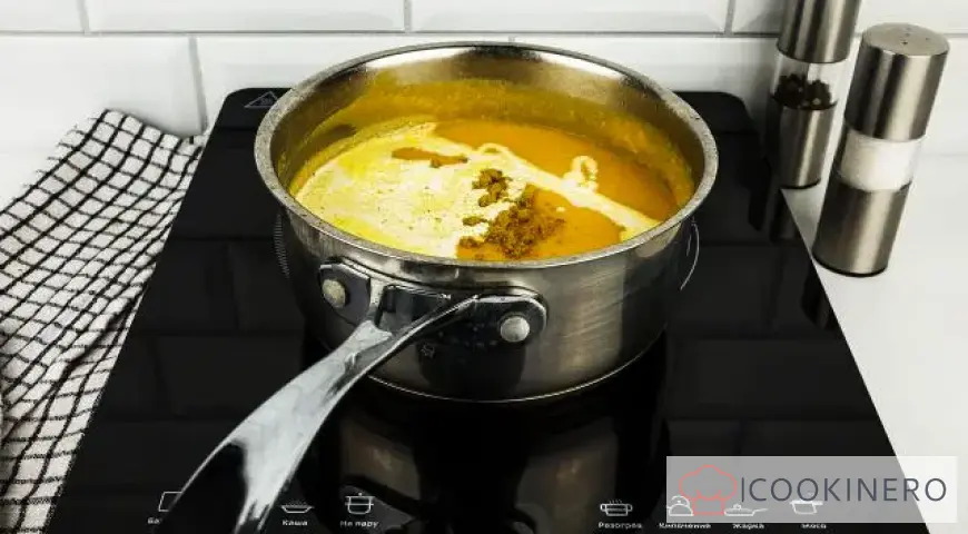 Zuppa cremosa di zucca con brodo di pollo