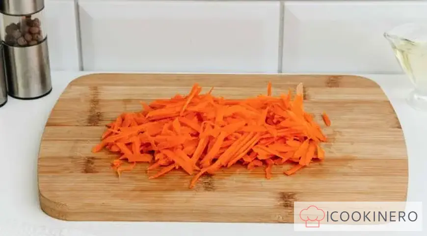 Sopa de col con pasta de tomate