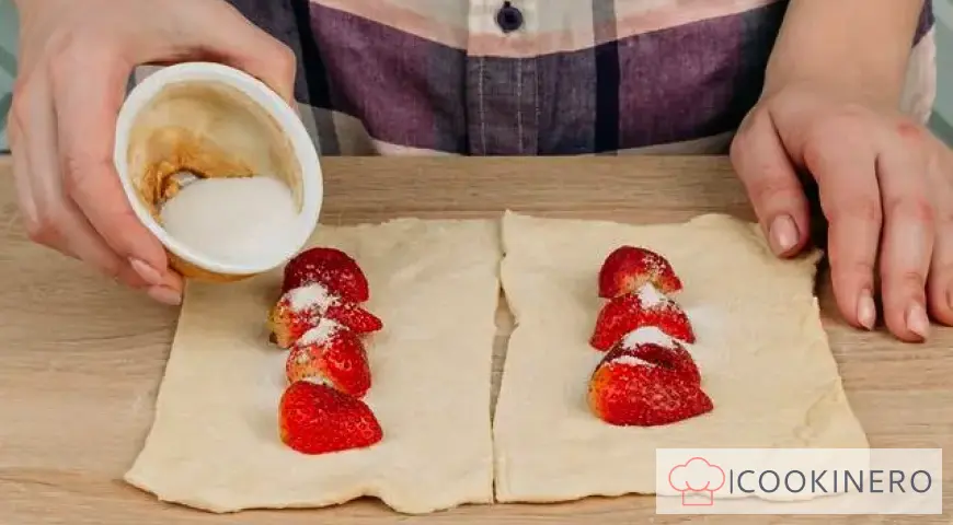 Puff pastry with frozen berries