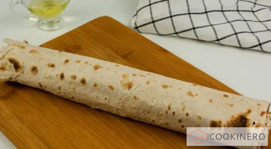 Lavash-Vorspeise mit Hühnchen und Schmelzkäse