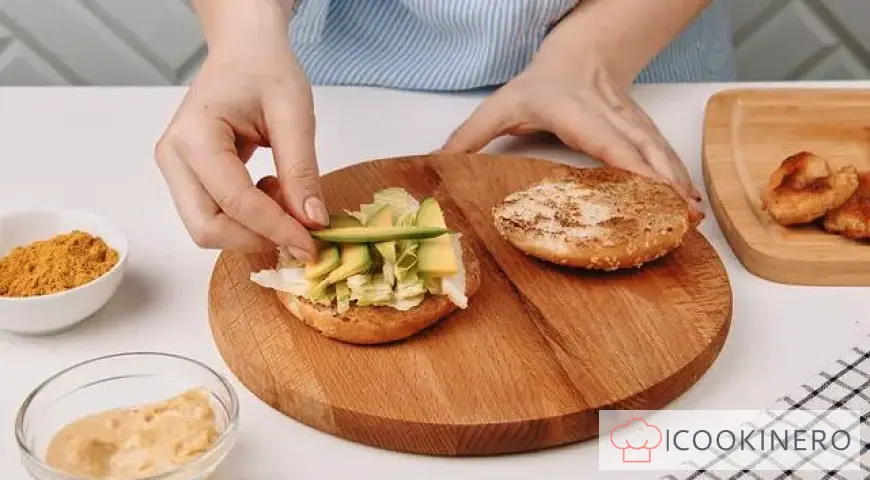 Sandwich with shrimp, avocado and baby corn